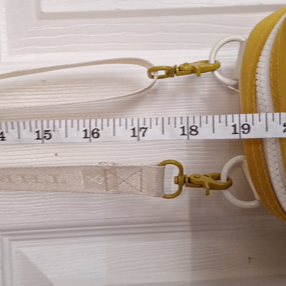 Thread Crossbody Bag - Picture 4 of 13